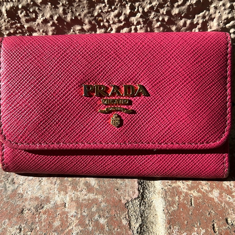 PRADA KEY HOLDER, W/COA

ALL SALES FINAL